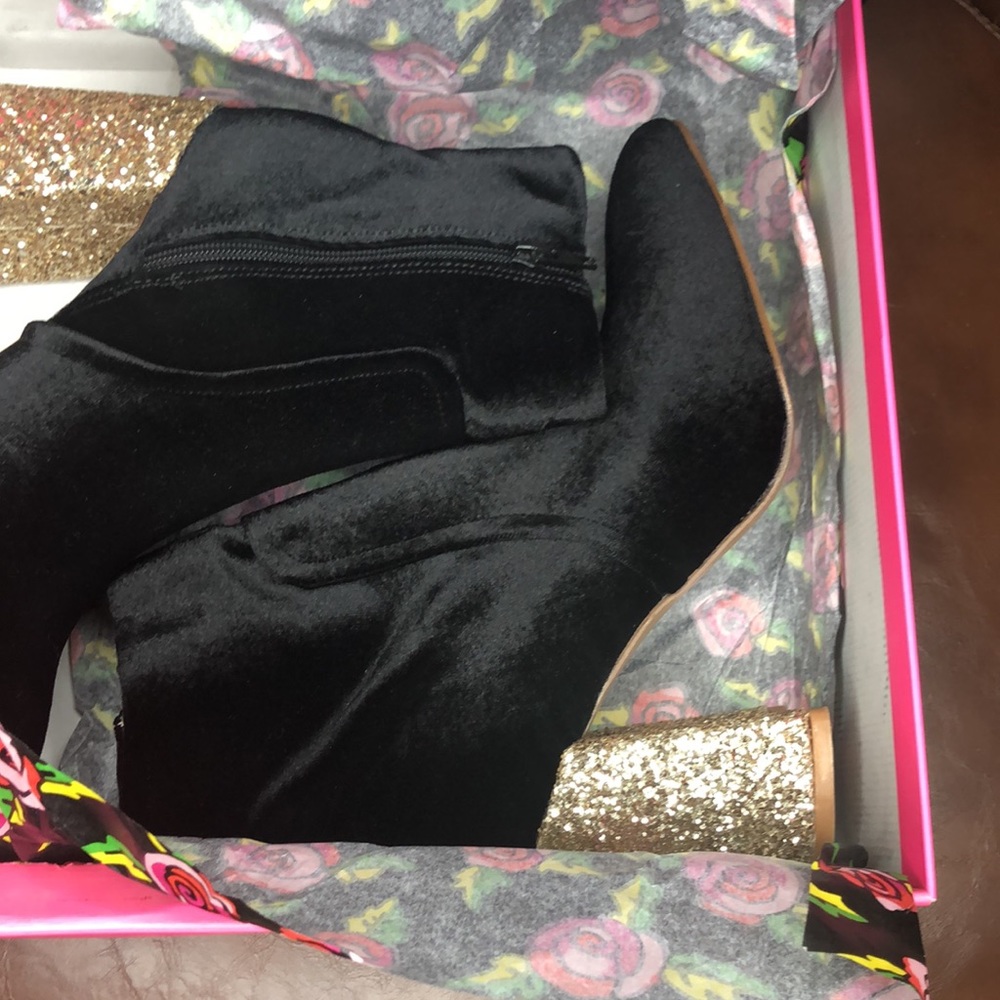 Betsey Johnson Kacey Ankle Bootie - Picture 3 of 11